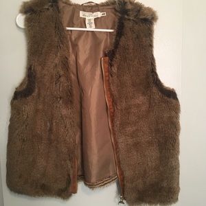 H&M Faux Fur Vest Size 10. Looks Real!